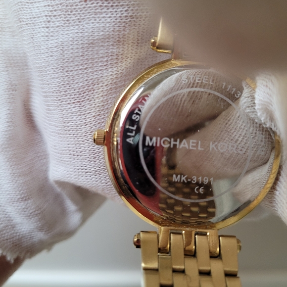 Michael Kors Goldtone Darci watch, 39mm case, 12mm band width. - Picture 3 of 5